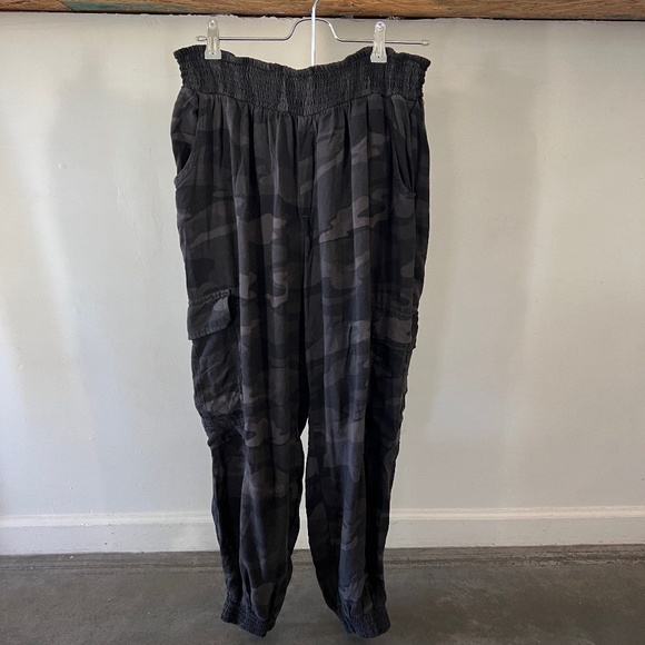 Democracy Pants - Democracy High Rise Camo Joggers XL